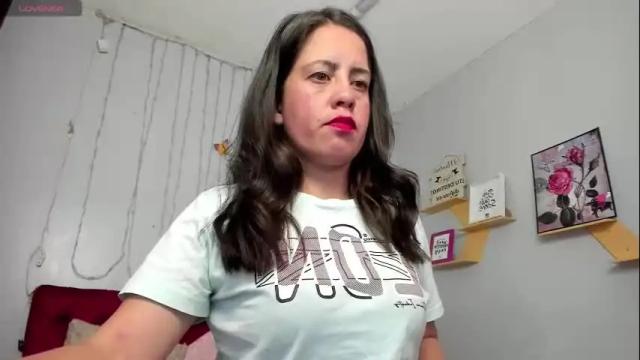 Image 10 of kathina_giraldo Stream on Chaturbate on 16 days ago
