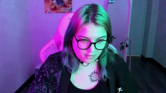 Image 10 of kathlen_moore Stream on Chaturbate on 17 months ago