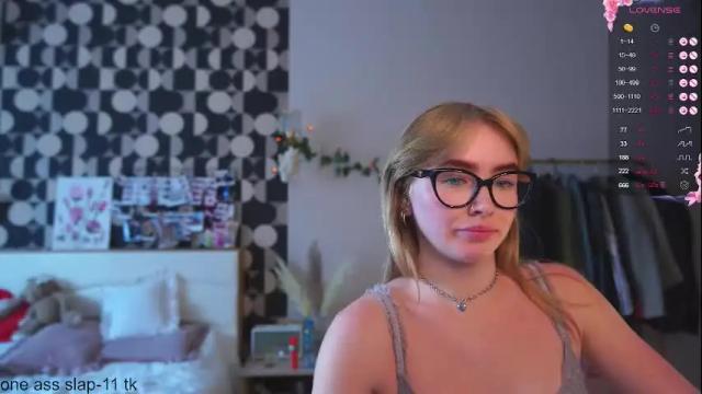 Image 6 of katie________ Stream on Chaturbate on 3 months ago