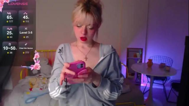 Image 11 of katie_deville Stream on Chaturbate on 2 months ago