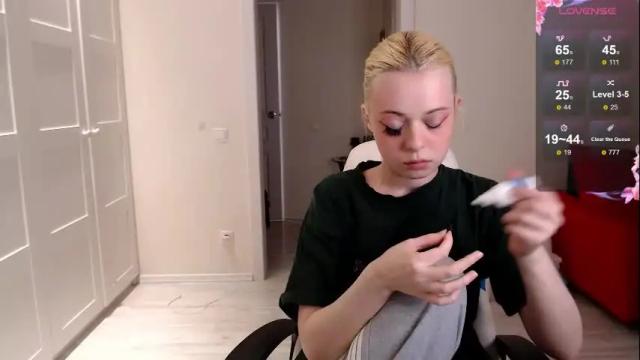 Image 3 of katie_deville Stream on Chaturbate on 6 days ago