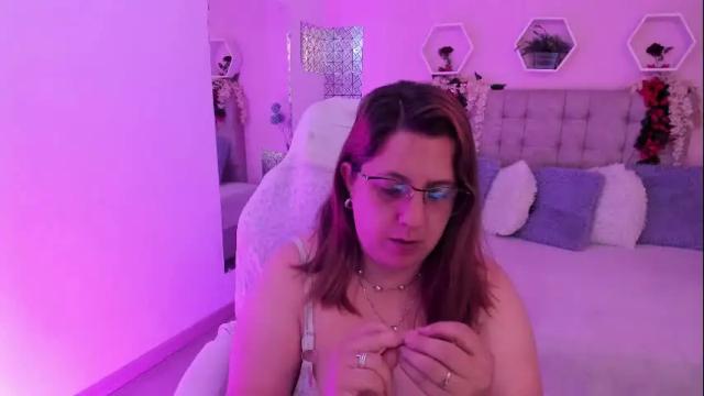 Image 2 of katie_joness Stream on Chaturbate on 24 days ago