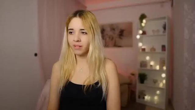 Image 3 of katie_kush18 Stream on Chaturbate on 17 months ago