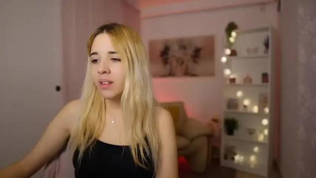 Image 6 of katie_kush18 Stream on Chaturbate on 17 months ago