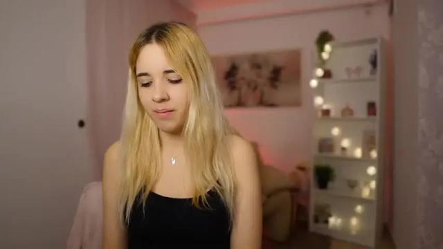 Image 7 of katie_kush18 Stream on Chaturbate on 17 months ago