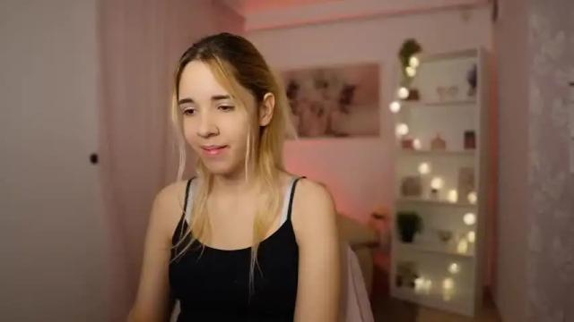 Image 11 of katie_kush18 Stream on Chaturbate on 17 months ago