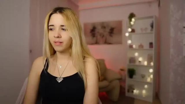 Image 4 of katie_kush18 Stream on Chaturbate on 17 months ago