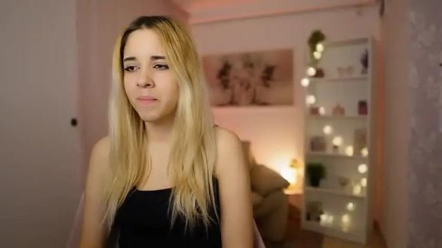 Image 12 of katie_kush18 Stream on Chaturbate on 17 months ago