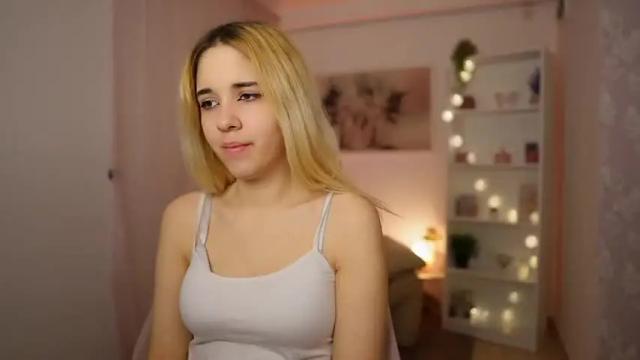 Image 10 of katie_kush18 Stream on Chaturbate on 17 months ago