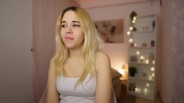 Image 3 of katie_kush18 Stream on Chaturbate on 17 months ago