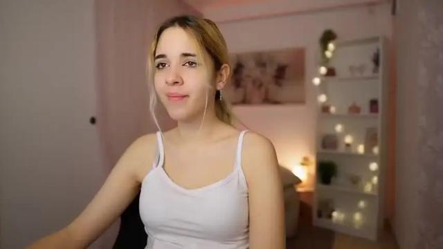 Image 11 of katie_kush18 Stream on Chaturbate on 16 months ago