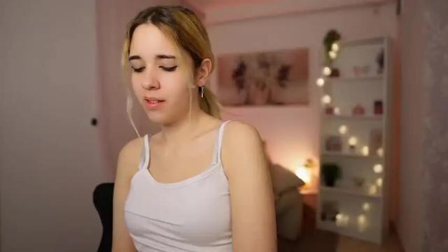Image 6 of katie_kush18 Stream on Chaturbate on 16 months ago