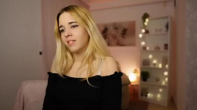 Image 10 of katie_kush18 Stream on Chaturbate on 16 months ago