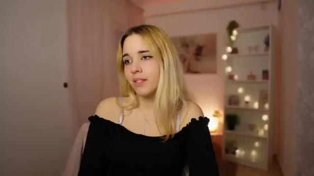 Image 8 of katie_kush18 Stream on Chaturbate on 16 months ago