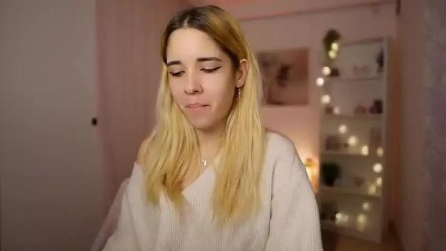 Image 2 of katie_kush18 Stream on Chaturbate on 16 months ago