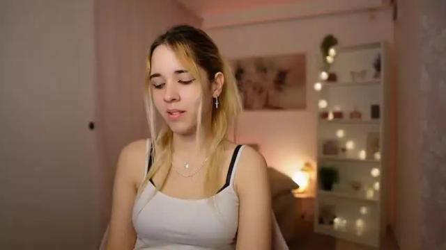 Image 3 of katie_kush18 Stream on Chaturbate on 16 months ago