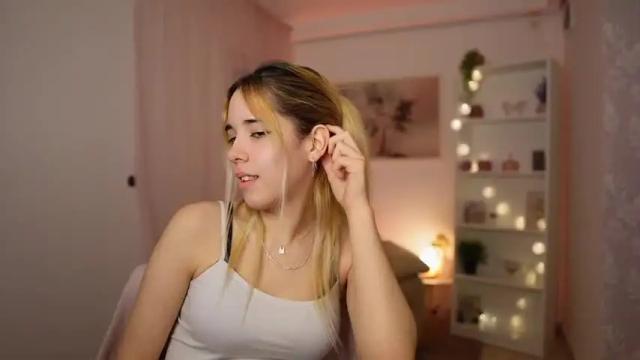 Image 6 of katie_kush18 Stream on Chaturbate on 16 months ago