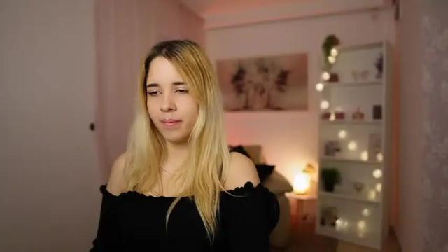 Image 12 of katie_kush18 Stream on Chaturbate on 16 months ago