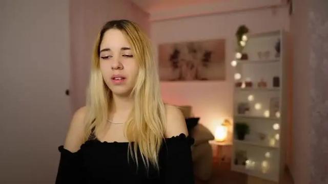 Image 3 of katie_kush18 Stream on Chaturbate on 16 months ago
