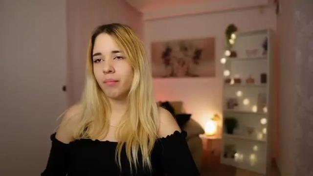 Image 6 of katie_kush18 Stream on Chaturbate on 16 months ago