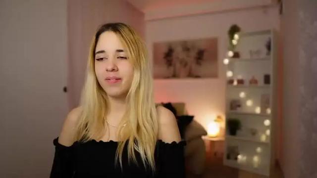 Image 7 of katie_kush18 Stream on Chaturbate on 16 months ago