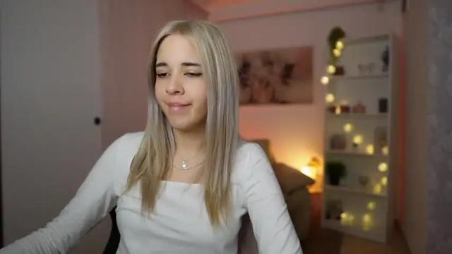 Image 12 of katie_kush18 Stream on Chaturbate on 16 months ago