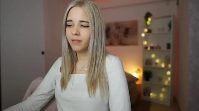 Image 7 of katie_kush18 Stream on Chaturbate on 16 months ago