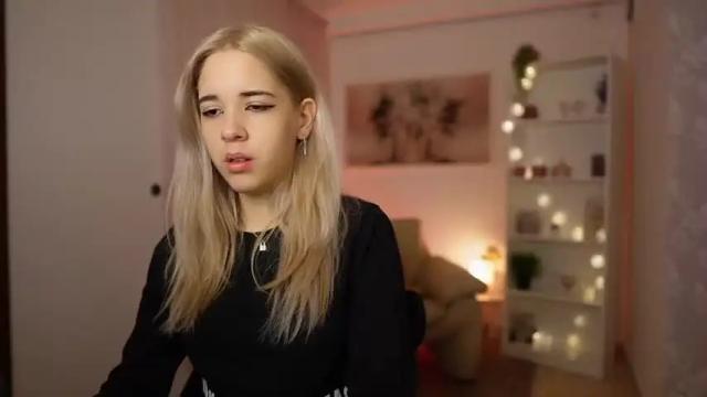 Image 2 of katie_kush18 Stream on Chaturbate on 23 months ago