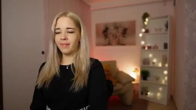 Image 7 of katie_kush18 Stream on Chaturbate on 23 months ago