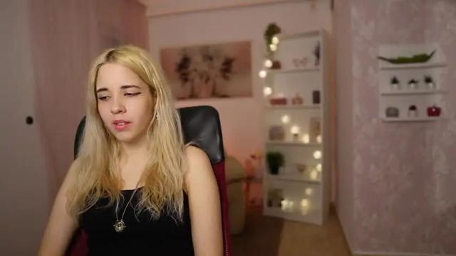 Image 11 of katie_kush18 Stream on Chaturbate on 15 months ago