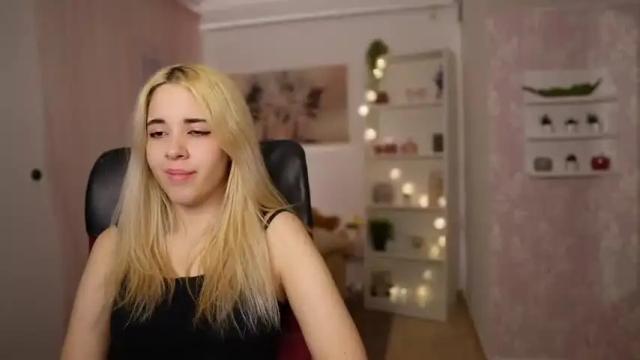 Image 10 of katie_kush18 Stream on Chaturbate on 15 months ago