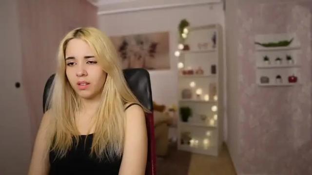 Image 8 of katie_kush18 Stream on Chaturbate on 15 months ago