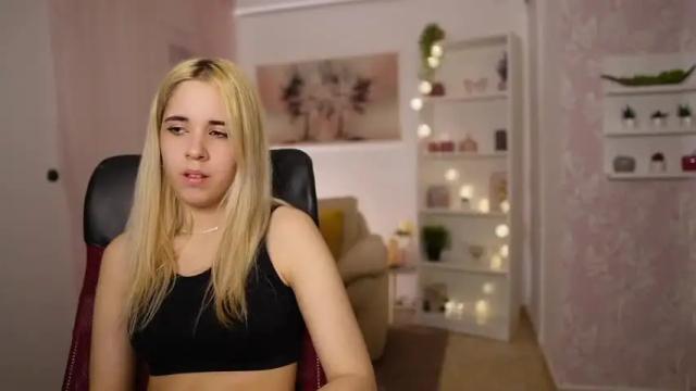 Image 6 of katie_kush18 Stream on Chaturbate on 15 months ago