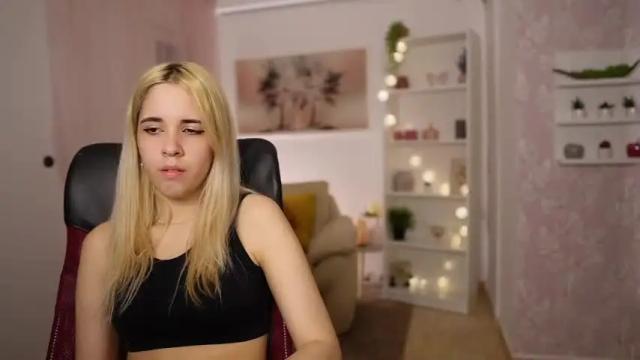 Image 7 of katie_kush18 Stream on Chaturbate on 15 months ago