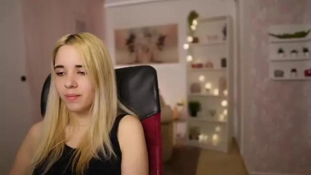 Image 8 of katie_kush18 Stream on Chaturbate on 15 months ago