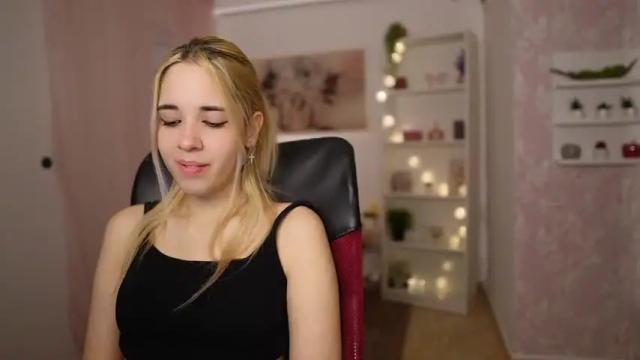 Image 4 of katie_kush18 Stream on Chaturbate on 15 months ago