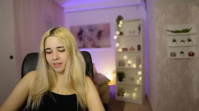 Image 2 of katie_kush18 Stream on Chaturbate on 14 months ago