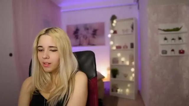 Image 7 of katie_kush18 Stream on Chaturbate on 14 months ago