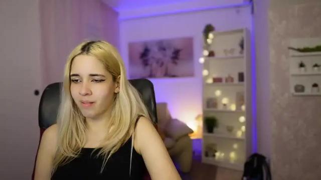Image 10 of katie_kush18 Stream on Chaturbate on 14 months ago