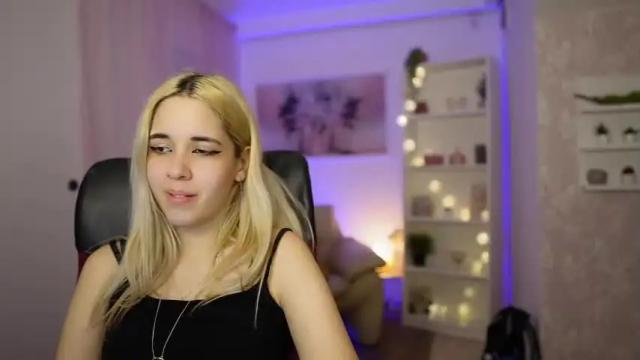 Image 11 of katie_kush18 Stream on Chaturbate on 14 months ago
