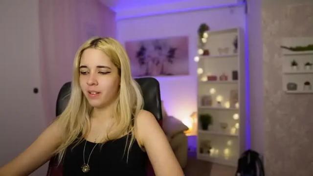 Image 2 of katie_kush18 Stream on Chaturbate on 14 months ago