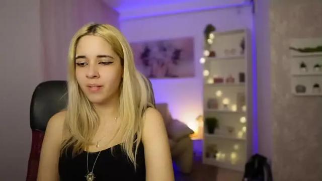 Image 6 of katie_kush18 Stream on Chaturbate on 14 months ago