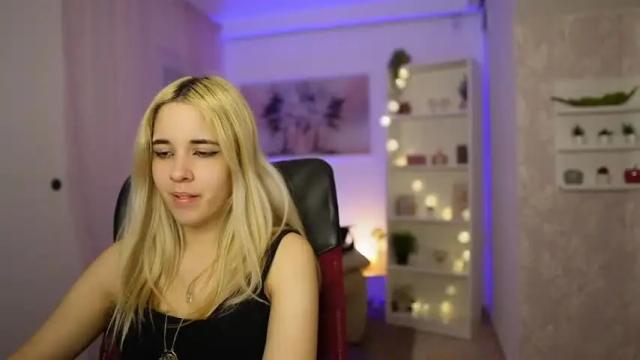 Image 3 of katie_kush18 Stream on Chaturbate on 14 months ago