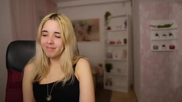 Image 11 of katie_kush18 Stream on Chaturbate on 14 months ago