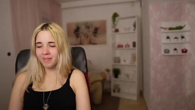 Image 8 of katie_kush18 Stream on Chaturbate on 14 months ago