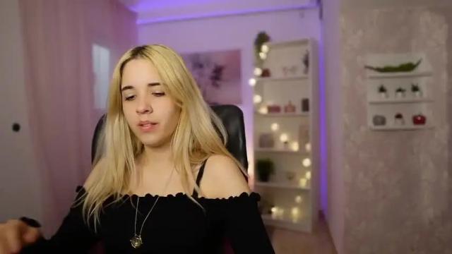 Image 3 of katie_kush18 Stream on Chaturbate on 21 months ago
