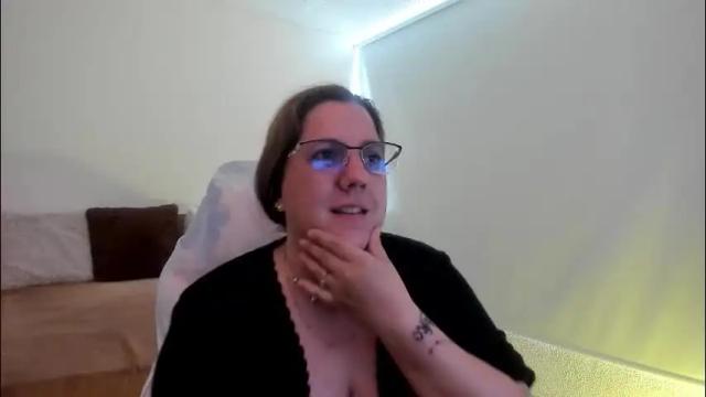Image 12 of katiee_jones_ Stream on Chaturbate on 1 month ago