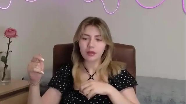 Image 3 of katiepov Stream on Chaturbate on 27 days ago
