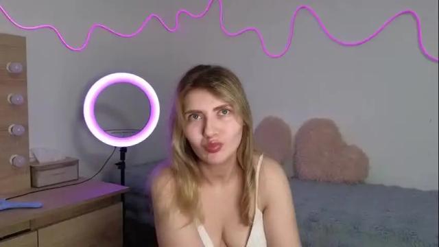 Image 10 of katiepov Stream on Chaturbate on 26 days ago