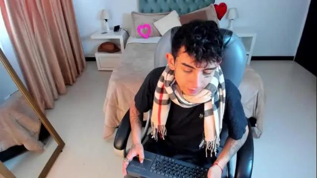 Image 2 of katnia_and_marcuz Stream on Chaturbate on 1 month ago